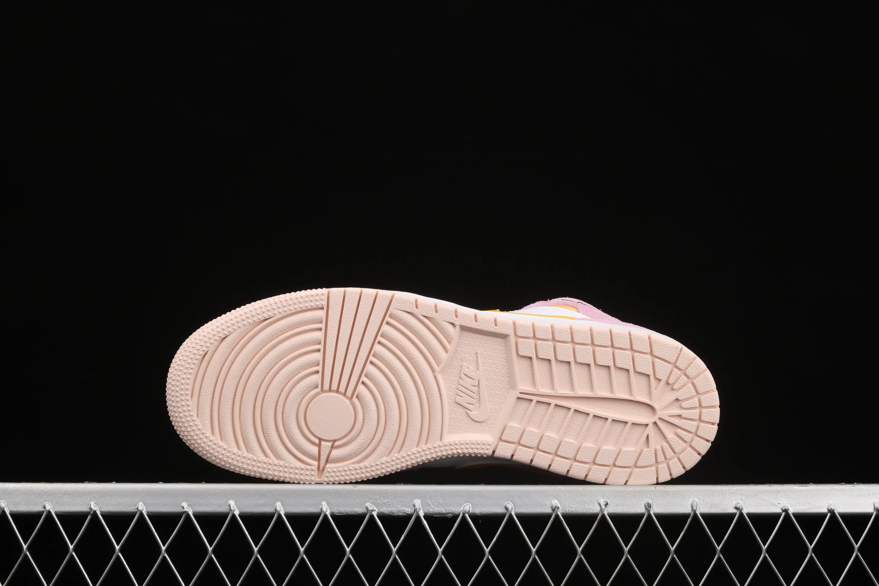All categories Air Jordan Jordan series basketball shoes Air Jordan 1 Mid G version pure original Air Jordan 1 Mid AJ1 Joe 1 girl powder China basketball shoes DC9517-600